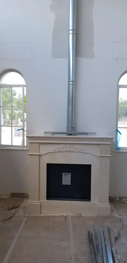 קמין בנוי בחלל מגורים — Hot House