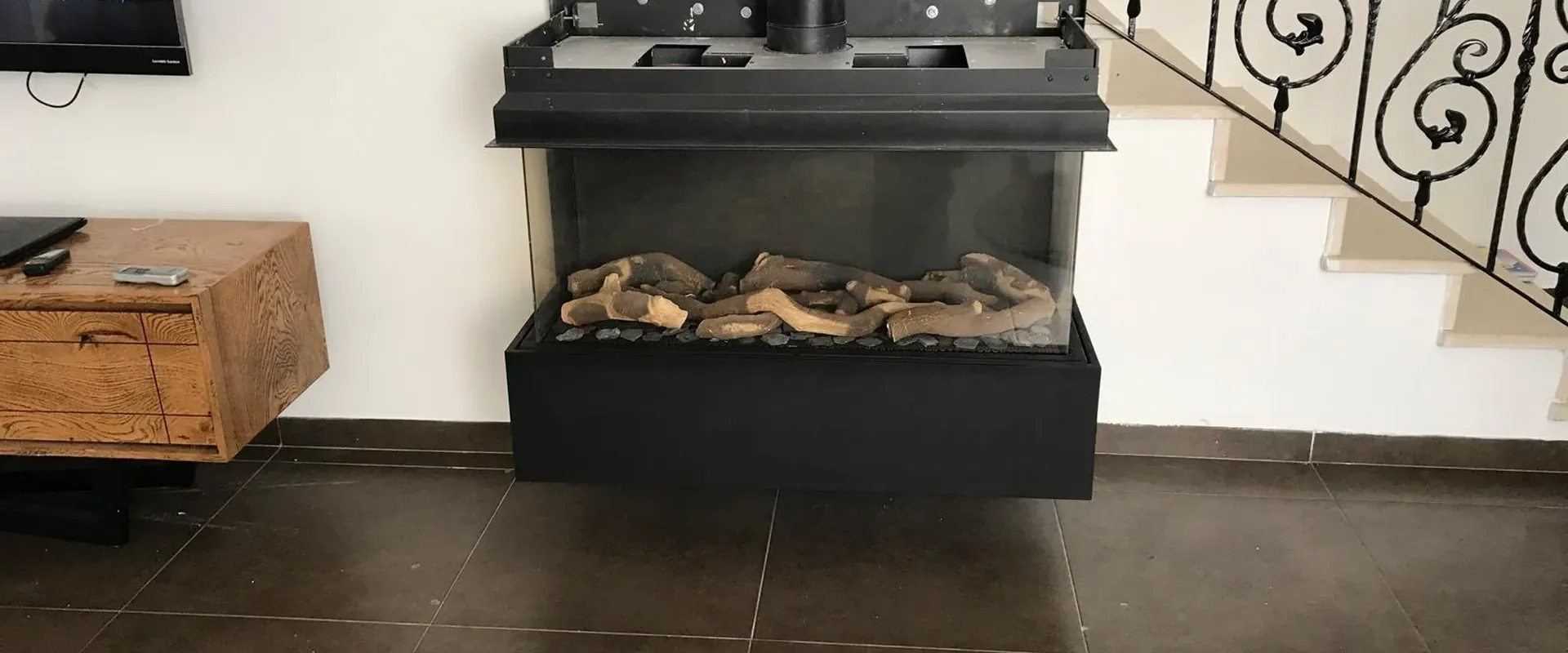 Guide featured gas-vs-wood-fireplace
